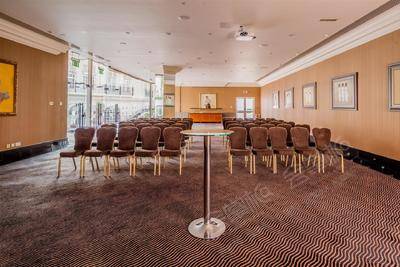 Radisson Blu Edwardian Heathrow Hotel & Conference Centre, LondonNewbury Suite